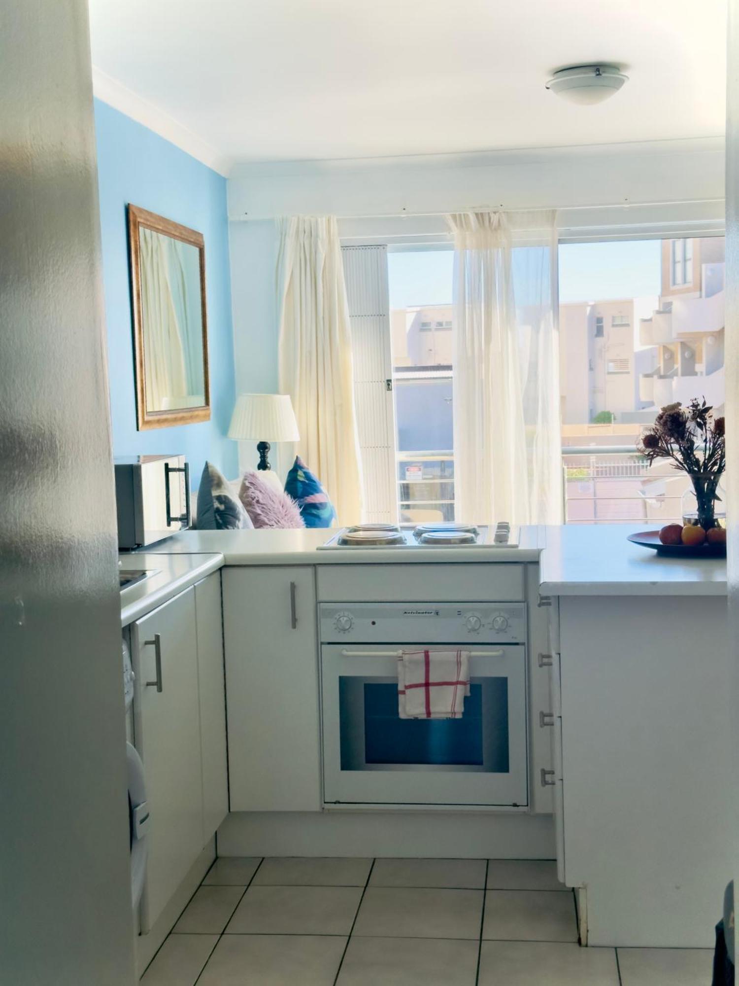 Caline Vip Apartments, Beach Close Bloubergstrand Luaran gambar